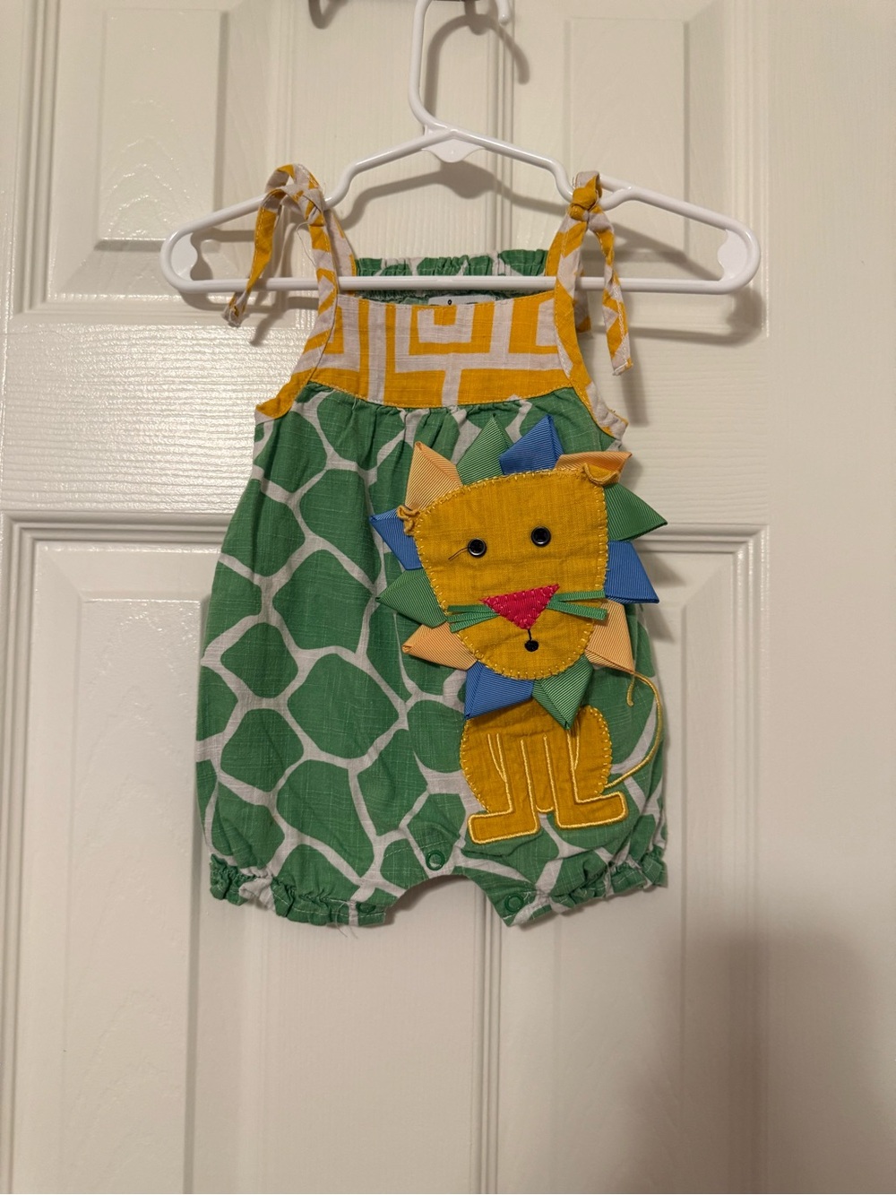 Mudpie- 0-6 mo. Green Giraffe-Print Baby Romper with Yellow Lion Applique